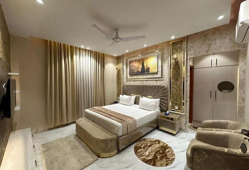 اتاق لوکس, Multan Swiss