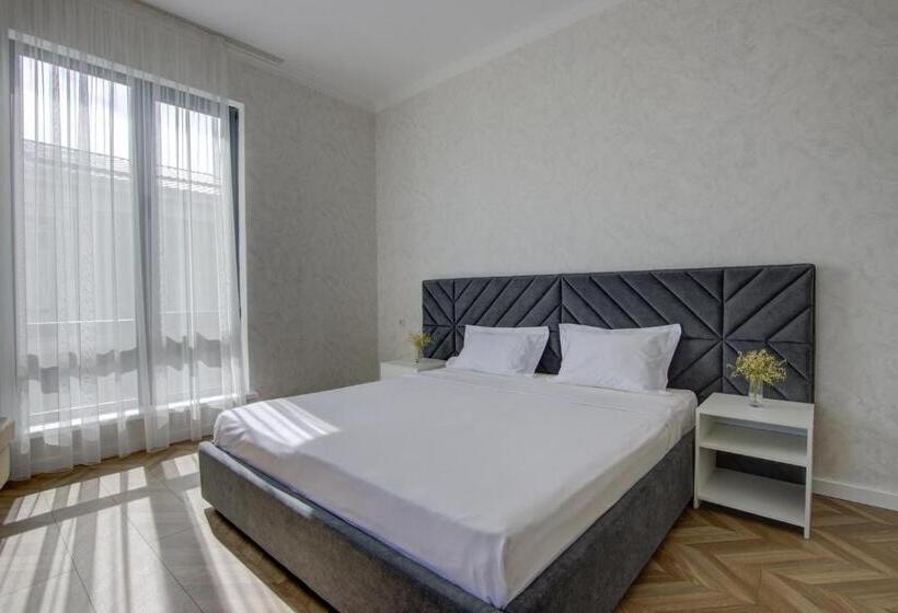 اتاق استاندارد با چشم‌انداز دریاچه, Novel Hotel And Apartments