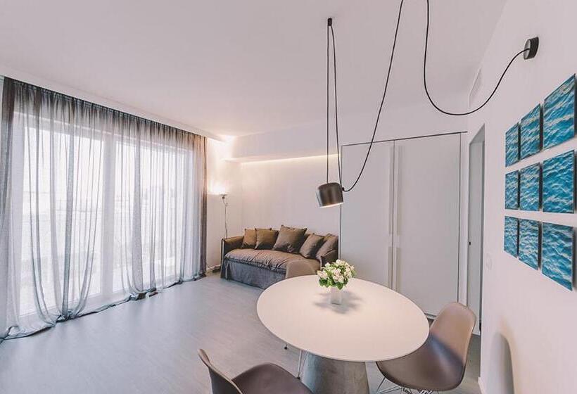 Люкс с Балконом, Hotiday Collection   Suites Polignano