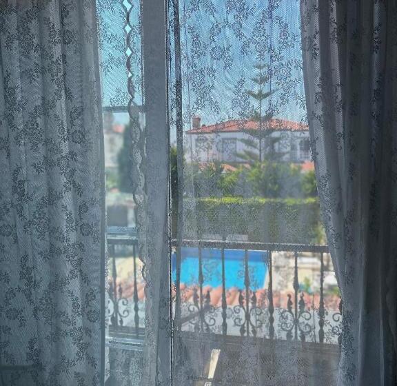 اتاق استاندارد با چشم‌انداز استخر, Purlen Otel