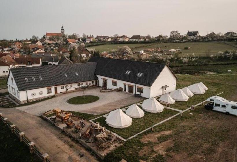 Standard Tent, Farma Tasov