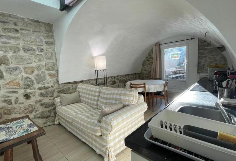 Apartamento 2 Dormitórios, Le Doolie S   Hostel B&b