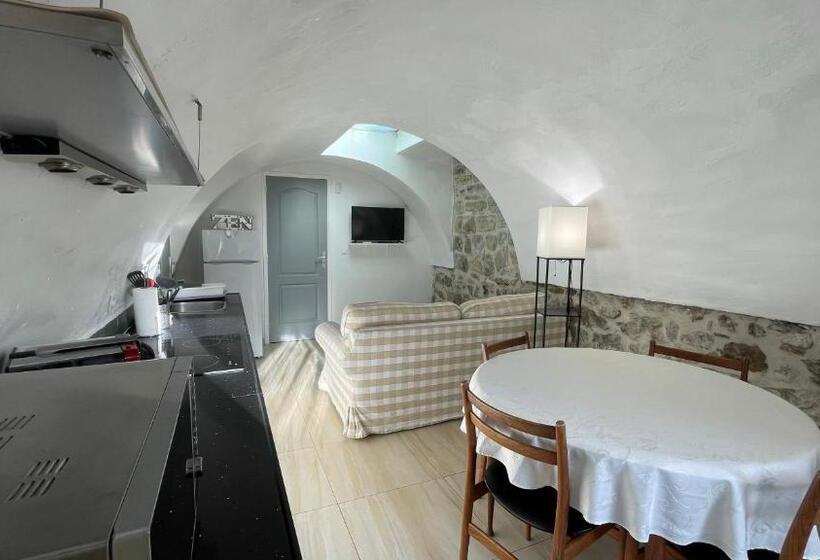 Apartamento 2 Dormitórios, Le Doolie S   Hostel B&b