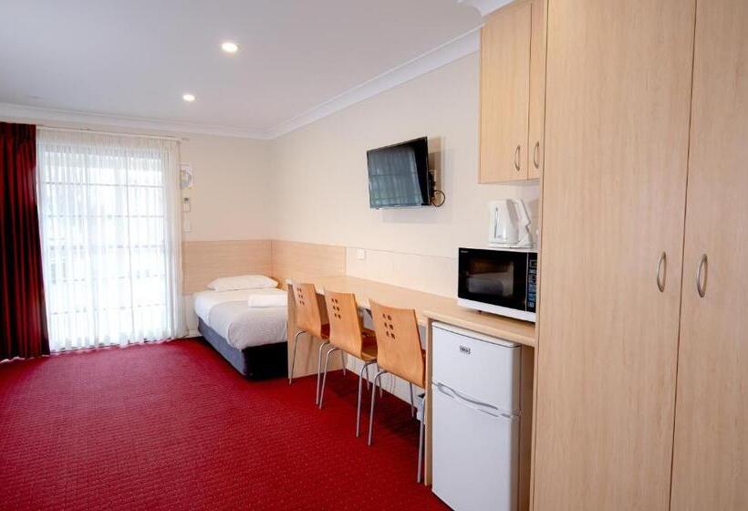 Семейный Номер, The Ballandean Pub & Motel