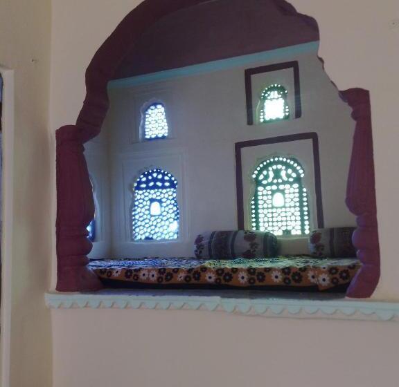 家庭间, Raj Mahal Guest House