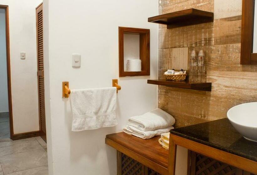 اتاق استاندارد سه نفره, Dos Mundos Pacific Resort