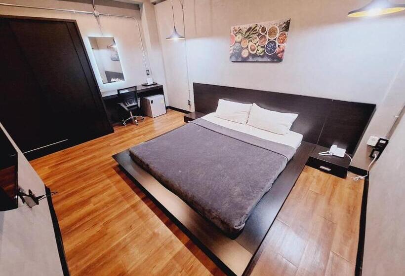 스탠다드 룸, Capital O 75512 Loft Residence  Suphanburi