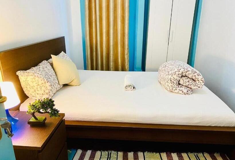 اتاق استاندارد با بالکن, Kuti Hostel