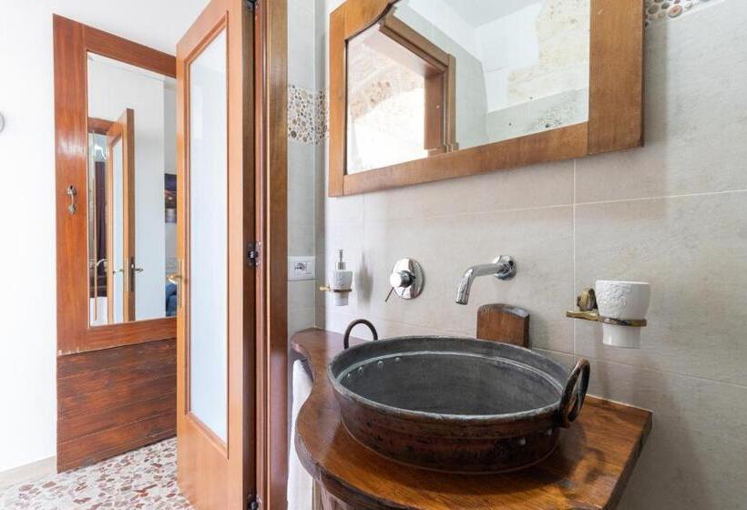 수피리어 룸, Corallo House