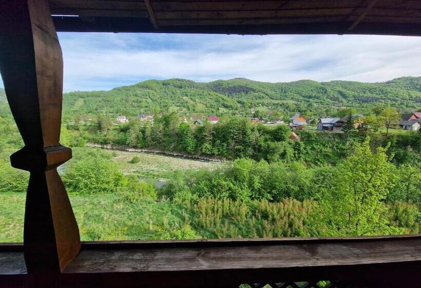 패밀리 스위트, гуцульська хата