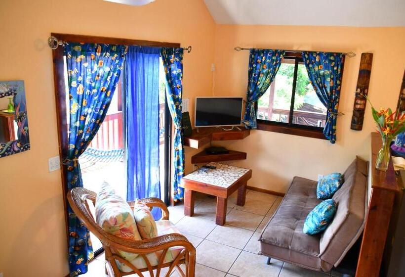 سوییت جونیور با چشم‌انداز استخر, West Bay Lodge And Spa
