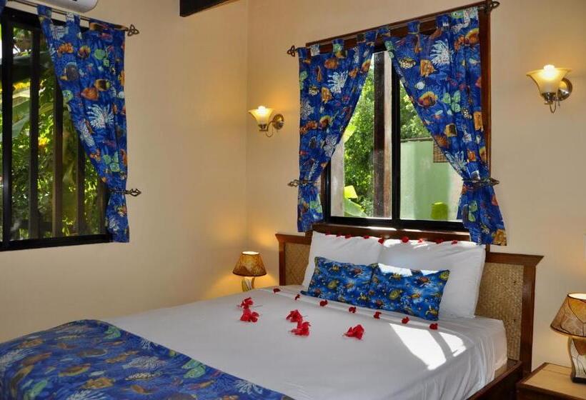 سوییت جونیور با چشم‌انداز استخر, West Bay Lodge And Spa
