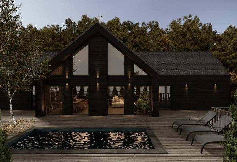 ویلای یک اتاق خوابه با استخر شنا, Tree House Relax Park