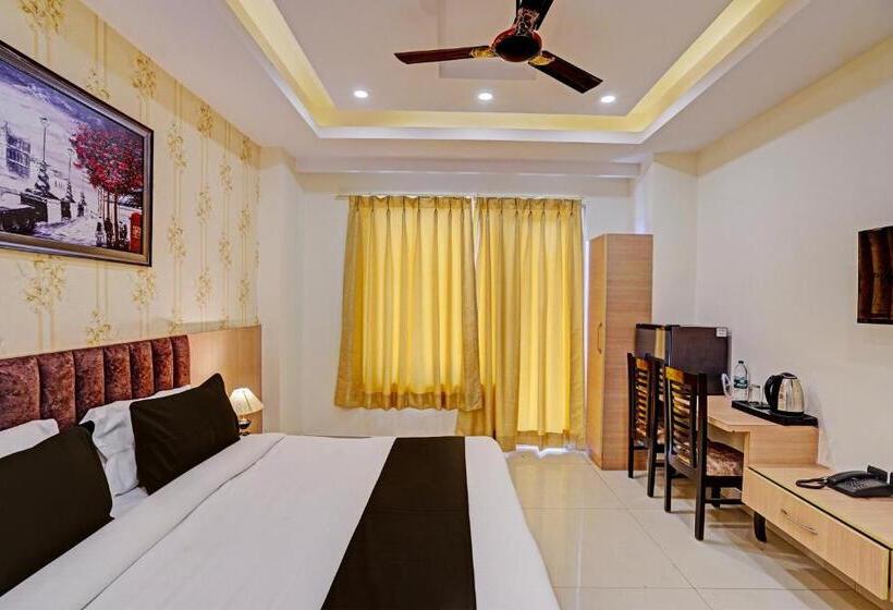 디럭스 룸, Grow India Taark Near Igi Airport