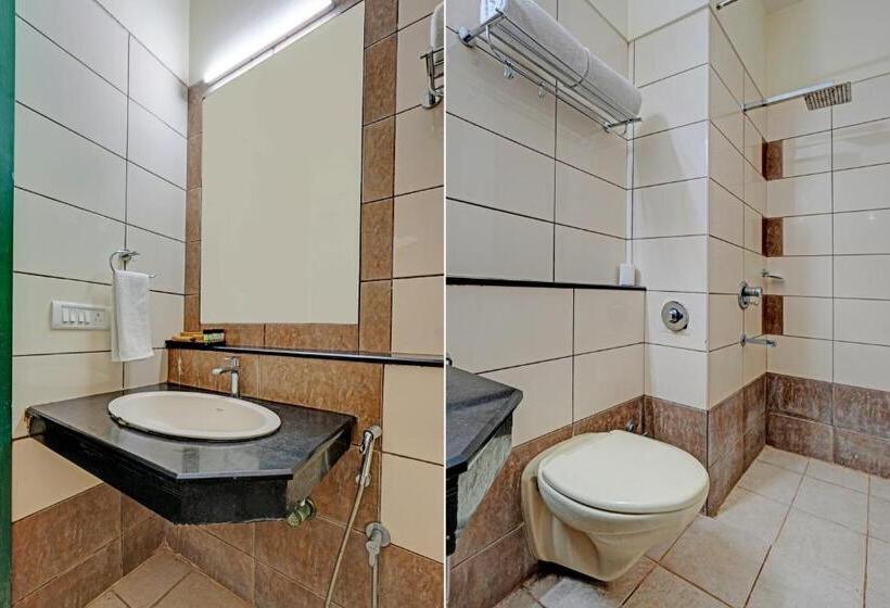 디럭스 룸 킹사이즈 침대, Grow India Taark Near Igi Airport