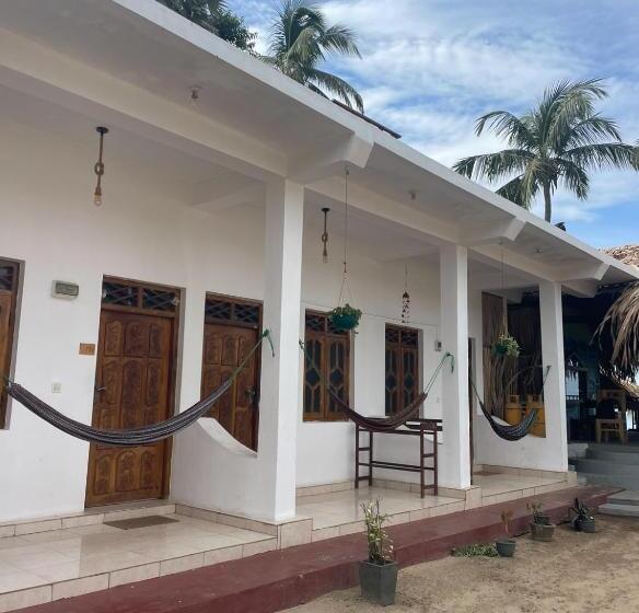 Номер Стандарт Трехместный, No Name Beach Resort