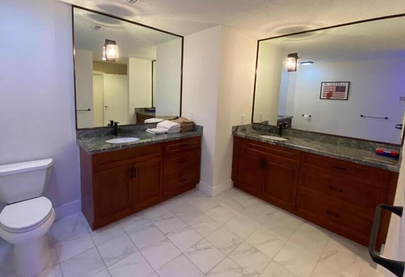 اتاق استاندارد با تخت بزرگ, Riverbank Guesthouse Wilton Manors