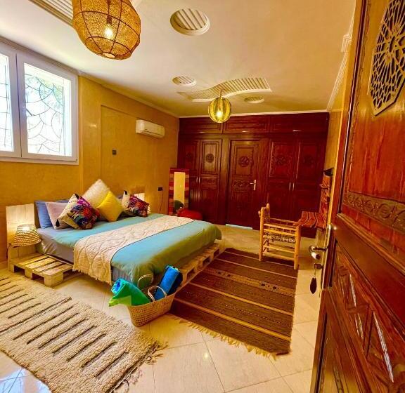 سوییت لوکس, S&s Chill House