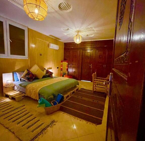 سوییت لوکس, S&s Chill House
