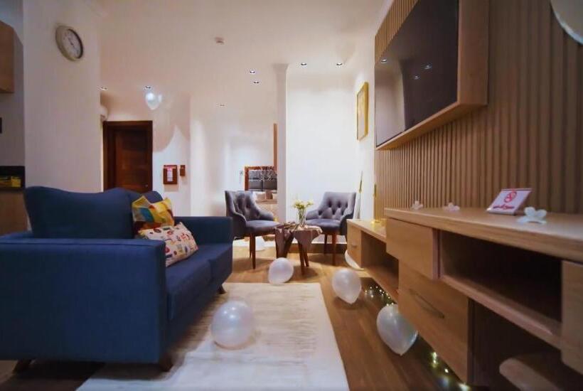سوییت با چشم‌انداز دریا, Adam Appart Hôtel