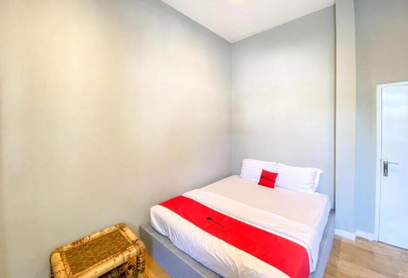 Номер Deluxe, Reddoorz Near Balai Kota Yogyakarta Timoho
