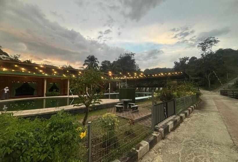 Трехместный Номер Стандарт Вид на Бассейн, Yeob Village