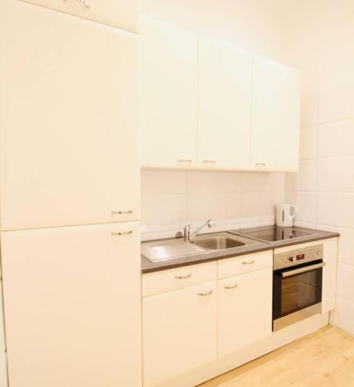 اتاق استاندارد با سرویس بهداشتی مشترک, 6 Min To Amusement Park   Economy Rooms In Shared Apartment