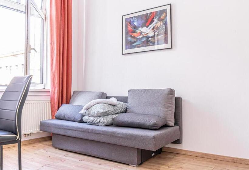 اتاق چهار تخته با دستشویی مشترک, 6 Min To Amusement Park   Economy Rooms In Shared Apartment