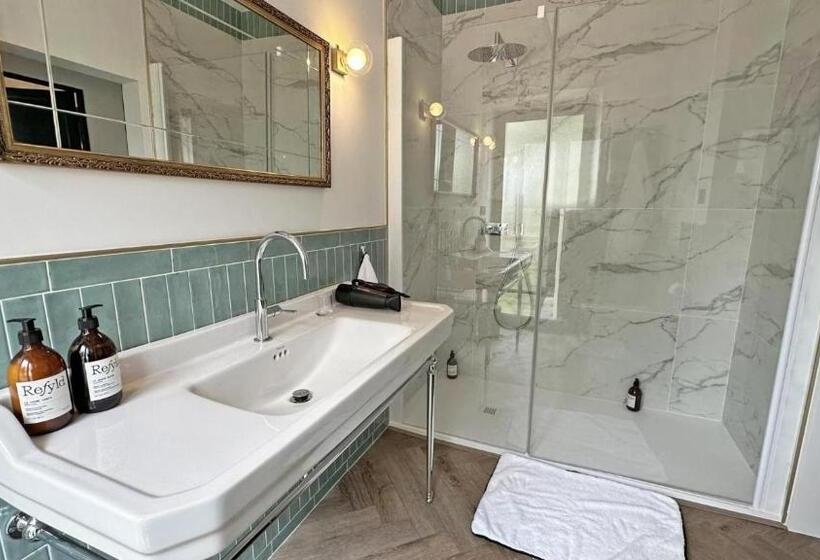 Семейный Номер, Le Manoir Des Perrieres