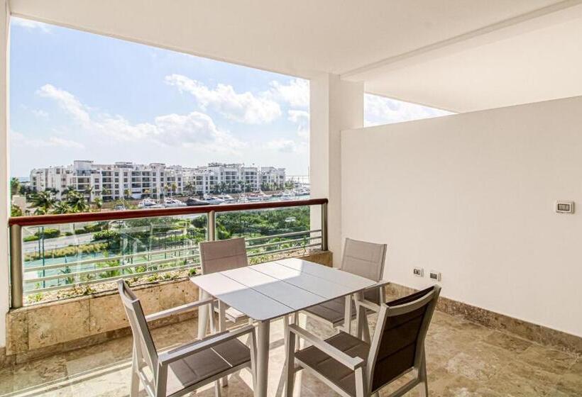 스탠다드 스튜디오, La Amada Ph03m Estudio Torre E