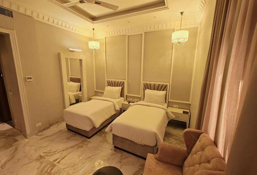 Номер Deluxe, Sarovar Portico Saharanpur
