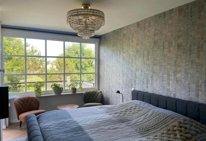 اتاق لوکس با بالکن, Droomvakanties Egmond B&b Nummer 8