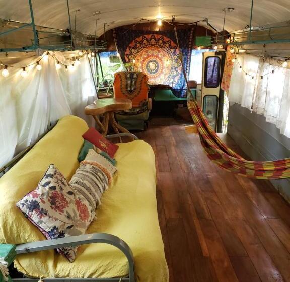 스탠다드 트리플 룸 가든 전망, Rainbow Caravan Hostel