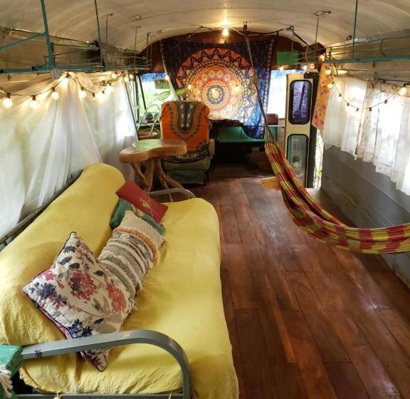스탠다드 트리플 룸 가든 전망, Rainbow Caravan Hostel
