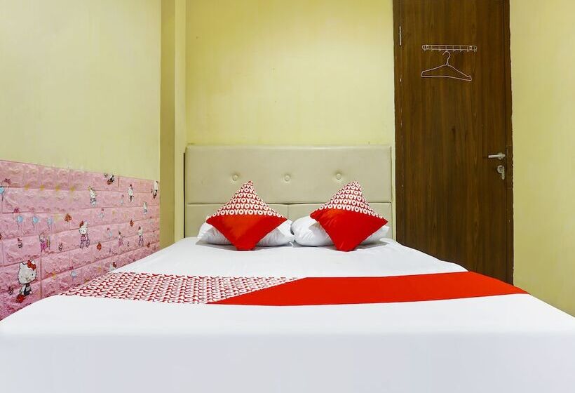 Quarto Deluxe, Oyo 91182 Kos Ta Homestay Makassar