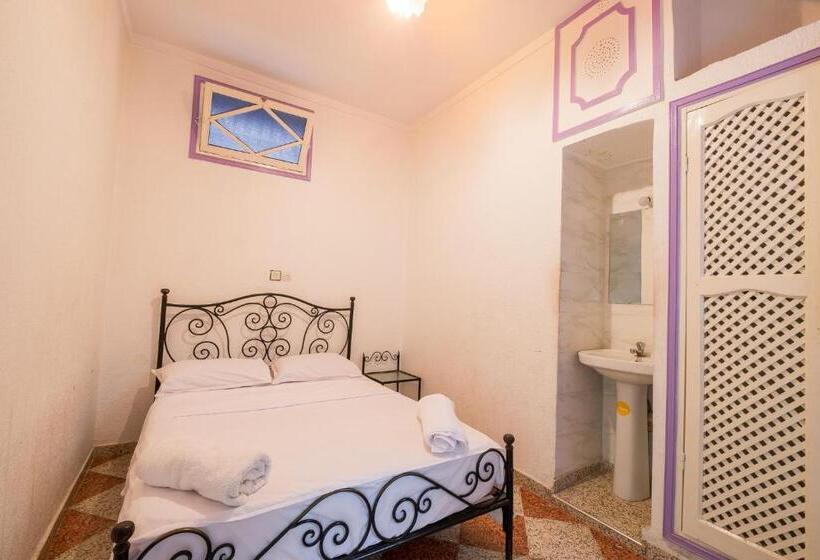 اتاق استاندارد با سرویس بهداشتی مشترک, Central Palace