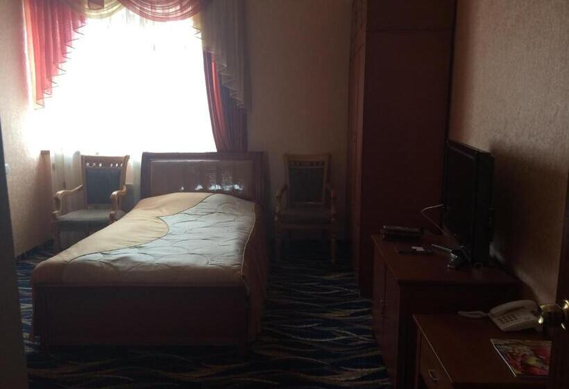 Quarto Familiar, Nairi