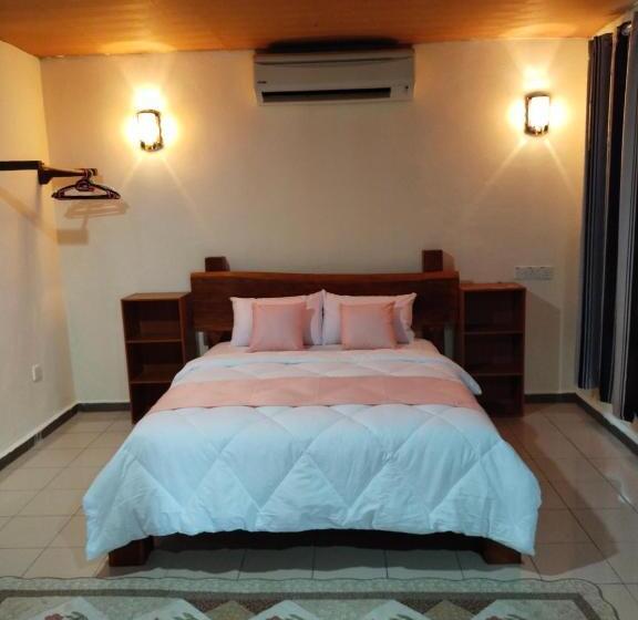 اتاق لوکس با چشم‌انداز دریا, Senari Bay Resort