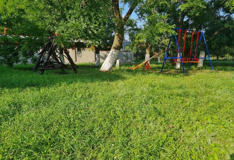 Четырехместный Номер Стандарт с Балконом, Otel Elena
