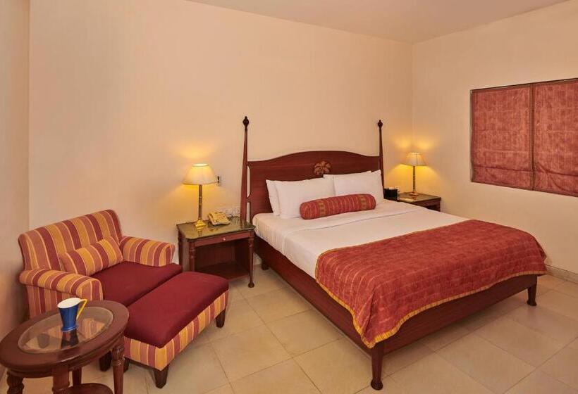 Номер Deluxe, The Lalit Traveller Khajuraho