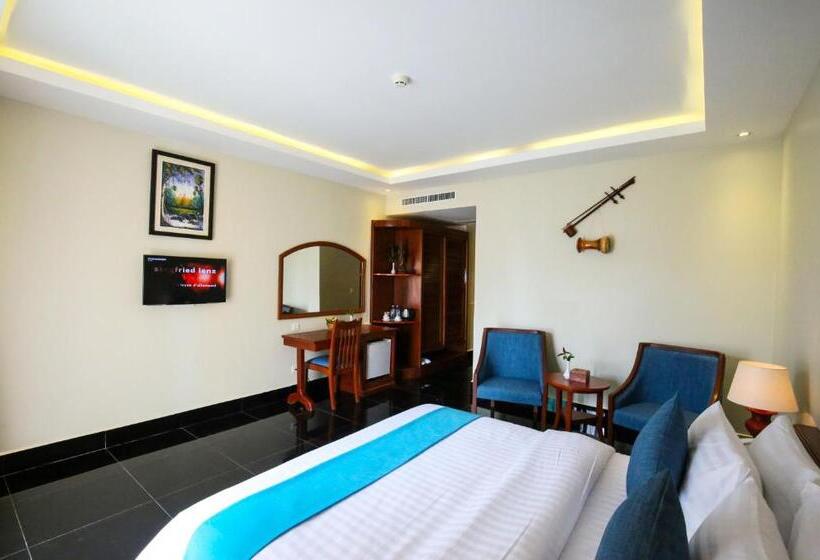 プールの見えるデラックスルーム, Chheng Residence