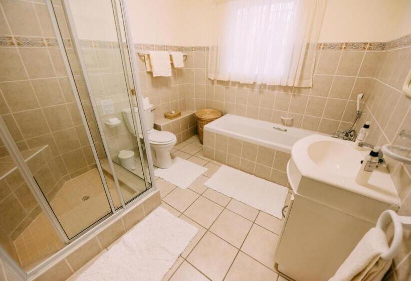 اتاق استاندارد, Dolphins' Playground Beachfront B&b
