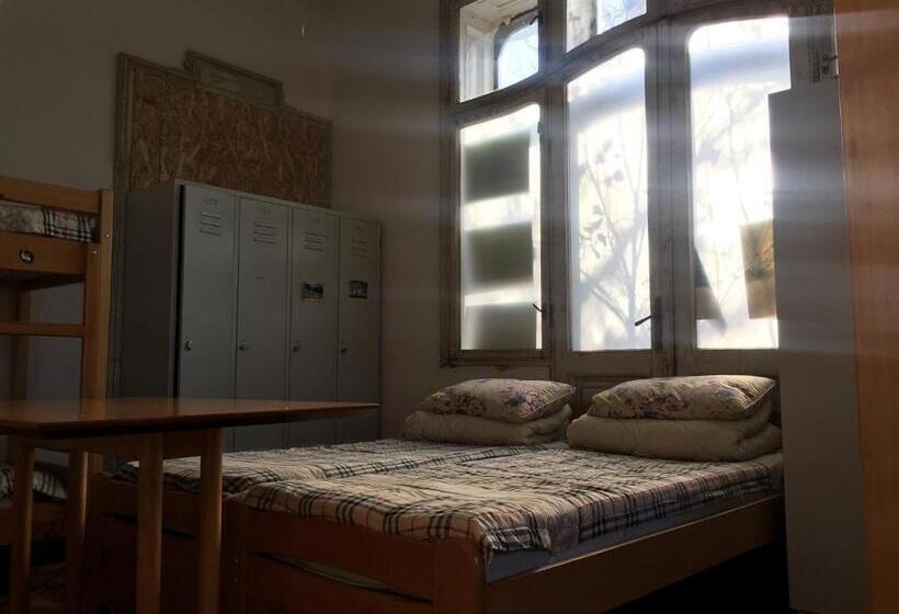 베이직 3인 룸, Hostel Mif