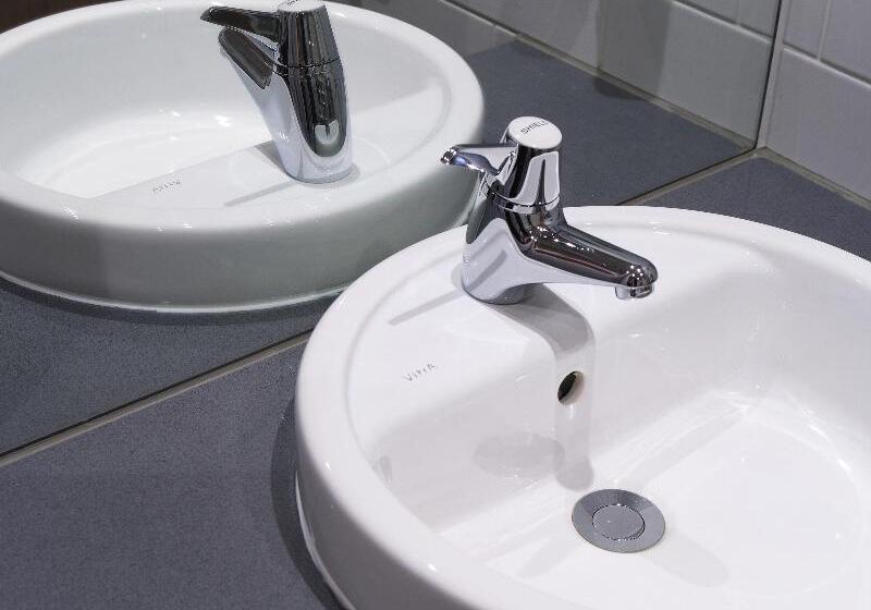 Номер Стандарт Адаптированный для Инвалидов, Holiday Inn Express   Birmingham   City Centre, An Ihg