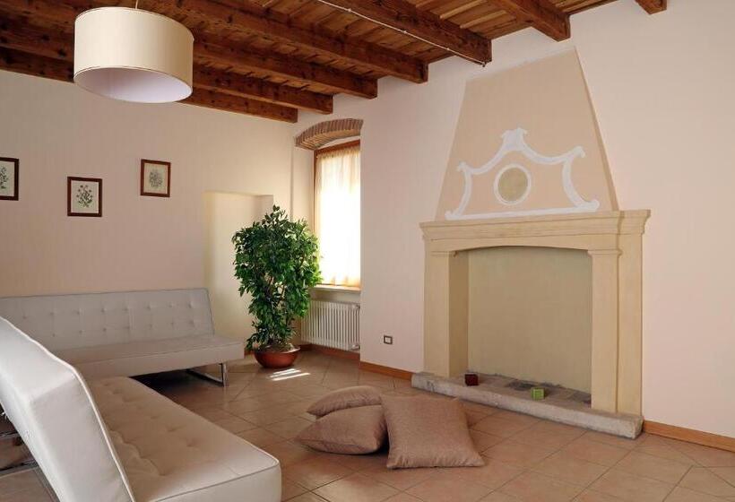 شقة غرفتين, Residence Borgo Mondragon