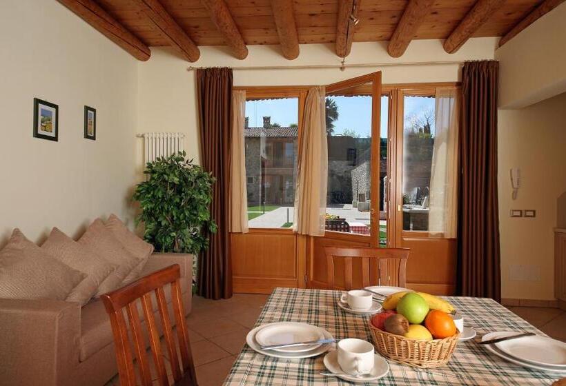 شقة غرفتين نوم مزودة بتراس, Residence Borgo Mondragon
