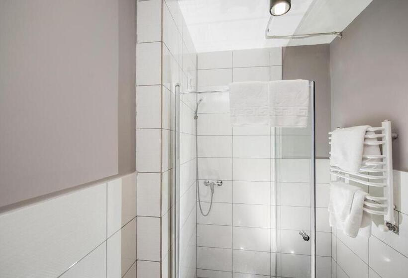 غرفة قياسية مزوَّدة بشُرفة, Jam Hotel Hnatyuka