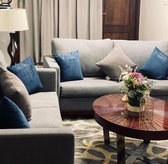 Люкс 3 Спальни, Laten Suites Prince Sultan