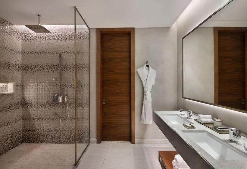 Номер Superior с Видом, The St. Regis Downtown, Dubai