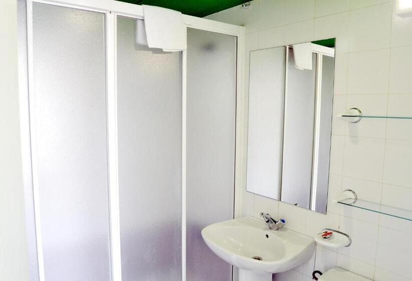 اتاق استاندارد, Motion Chueca Hostel